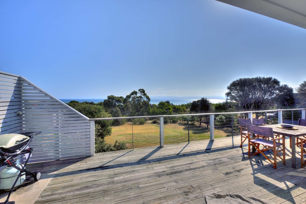 A beachfront location. Ocean views. Free wifi. Family friendly.