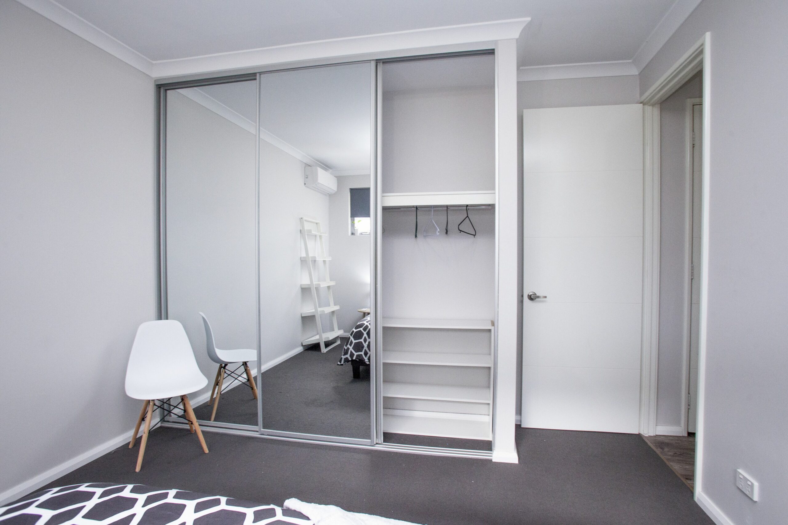 Spacious Guesthouse Close to Airport & City